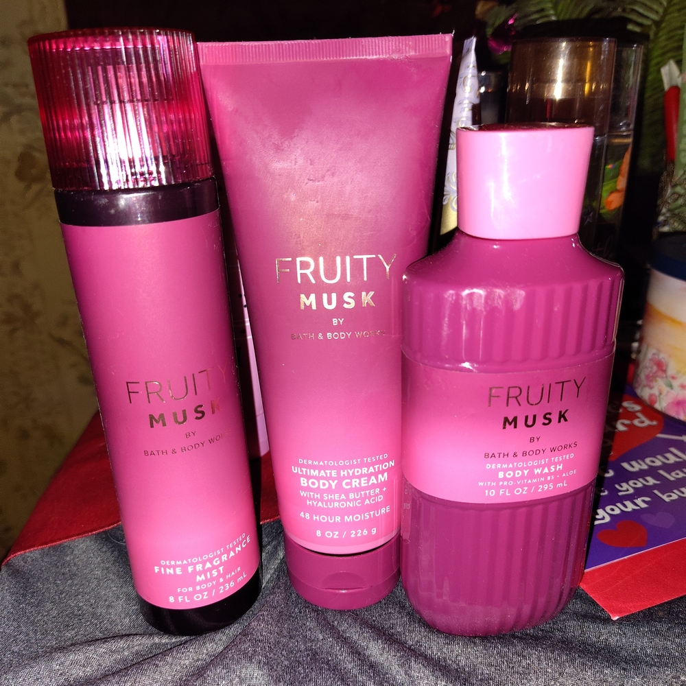 Bath & Body Works Fruity Musk Pink Body Care Trio